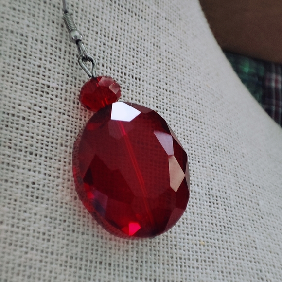 Red Siam Glass Faceted Necklace and Earrings Silver Tone Lifesaver Clasp Heavy - Picture 10 of 12